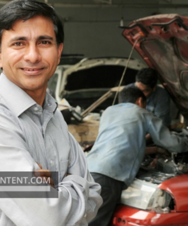 Rakesh Sidana in a repair workshop : Picture take by The Economic Times Team in 2012